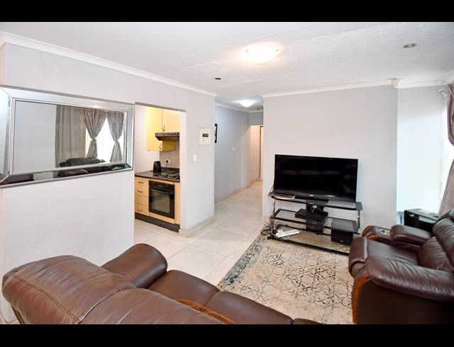 3 BEDROOM HOUSE FOR SALE IN LOMBARDY EAST